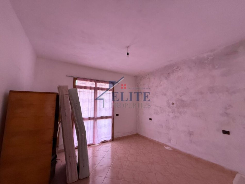 Tirane, shitet shtepi Kati 3, 394 m² 450.000 € (Ibe e Poshtme)