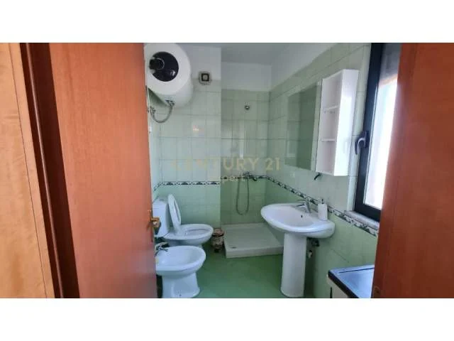Tirane, jepet me qera garsonier 1+1 Kati 12, 40 m² 350 Euro (Perballe Kompleksit Delijorgji)