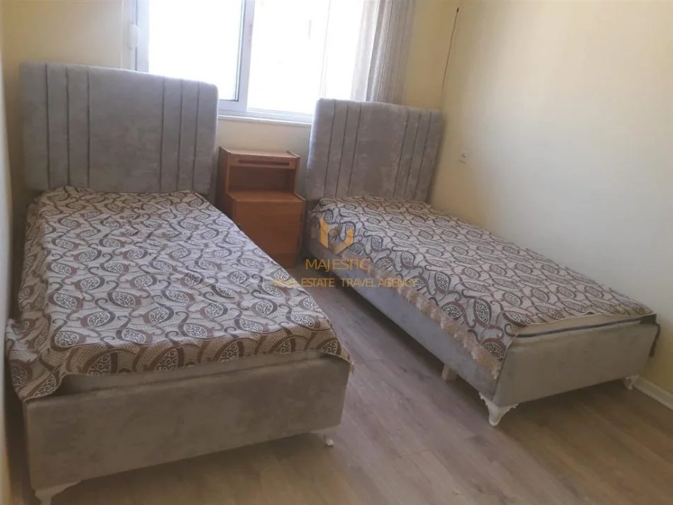 Tirane, jepet me qera apartament 2+1+Ballkon Kati 5, 80 m² 450 € (rruga asim vokshi)