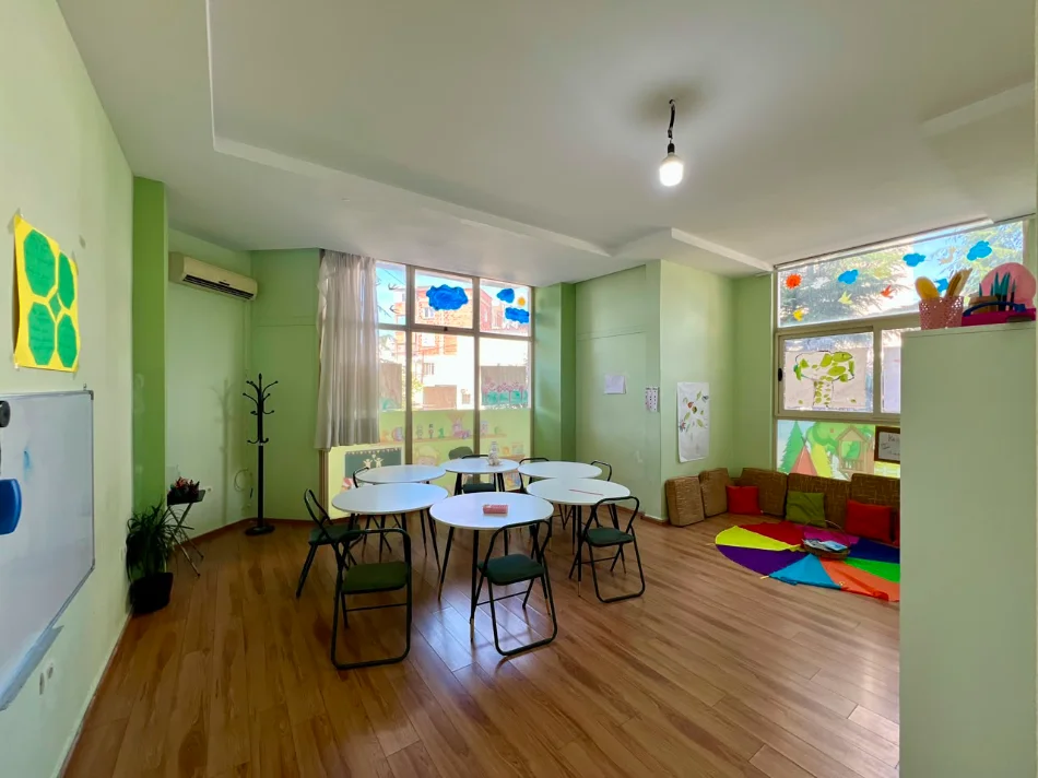 Tirane, jepet me qera 3+1 Kati 0, 141 m² 700 € (Vila L)