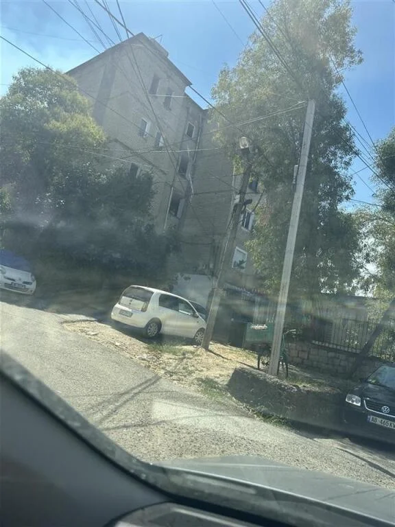 jepet me qera , 55.000 €