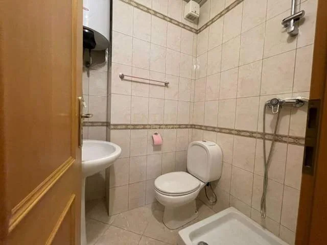 Tirane, jepet me qera apartament 2+1+BLK 130 m² 700 Euro (bllok)