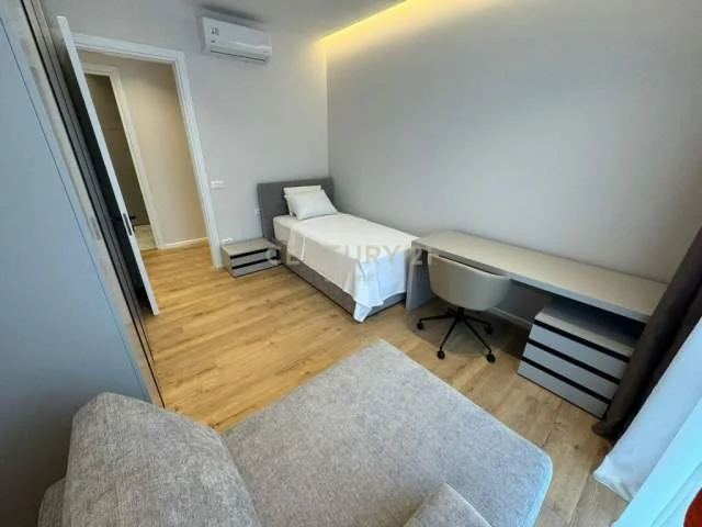 Tirane, jepet me qera apartament 3+1 Kati 2, 135 m² 1.500 Euro (Liqeni i Thate)