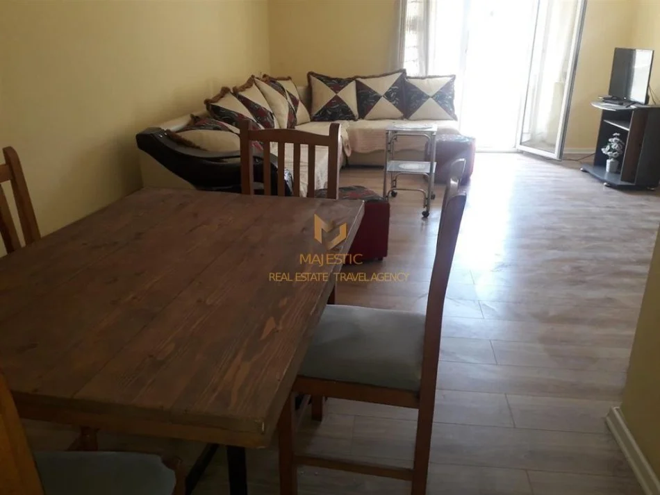 Tirane, jepet me qera apartament 2+1+Ballkon Kati 5, 80 m² 450 € (rruga asim vokshi)