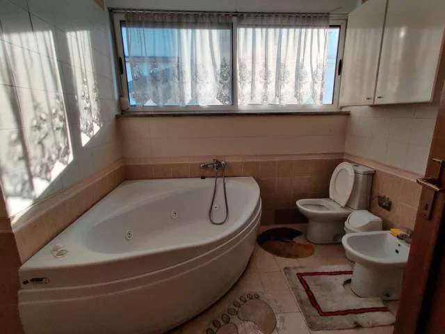 Tirane, shes Penthouse 3+1+BLK Kati 12, 459 m² 300.000 Euro (Blloku)