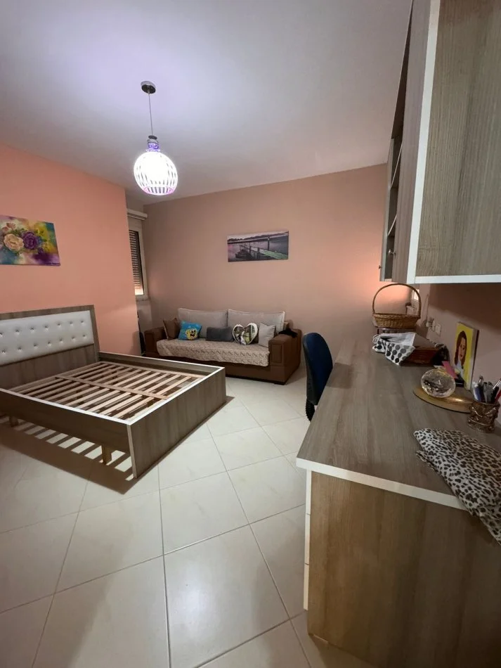 Durres, jepet me qera apartament 2+1+Ballkon Kati 10, 400 € 
