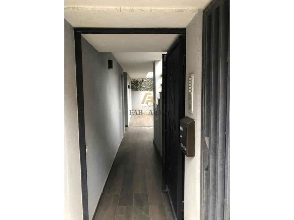 Tirane, jepet me qera Vile 3 Katshe , 370 m² 3.000 € (Institut, Kmaez)