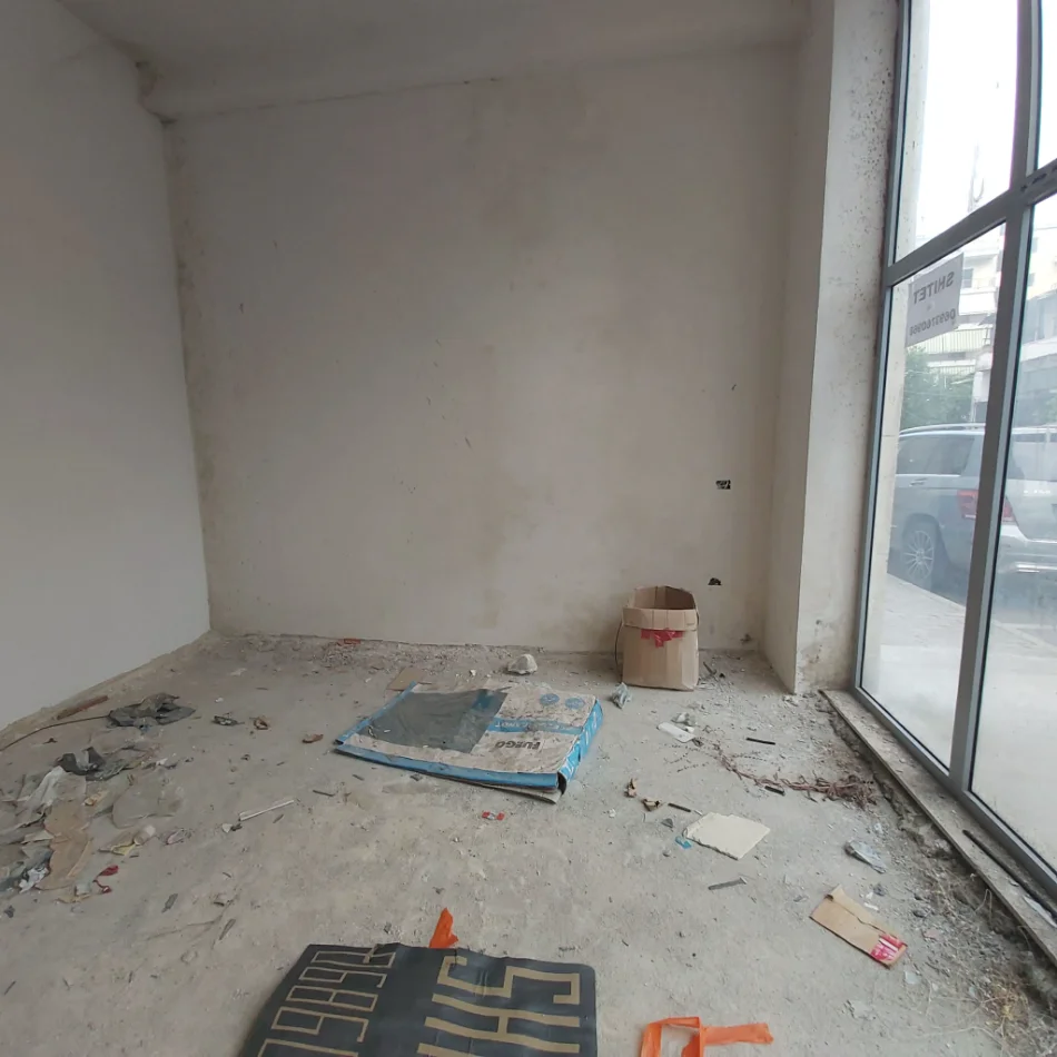 Tirane, shitet dyqan Kati 0, 24 m² 35.000 € (Kullat e Arabit)