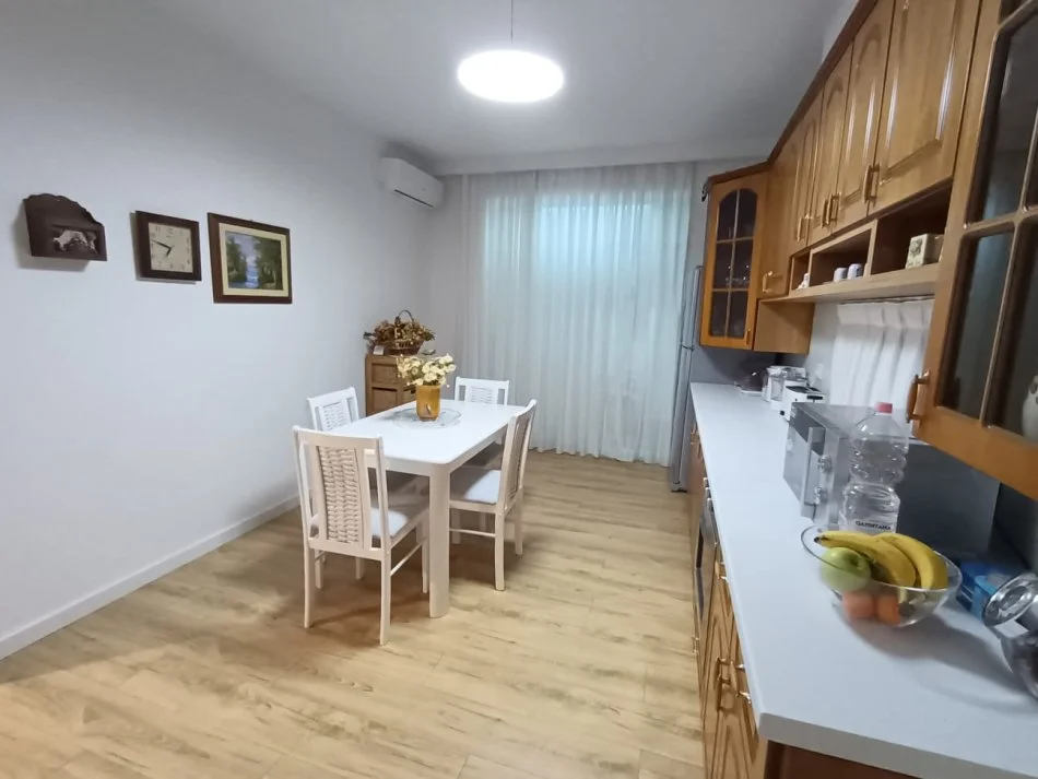 Tirane, jap me qera apartament 3+1+Aneks+Ballkon Kati 3, 130 m² 600 € 
