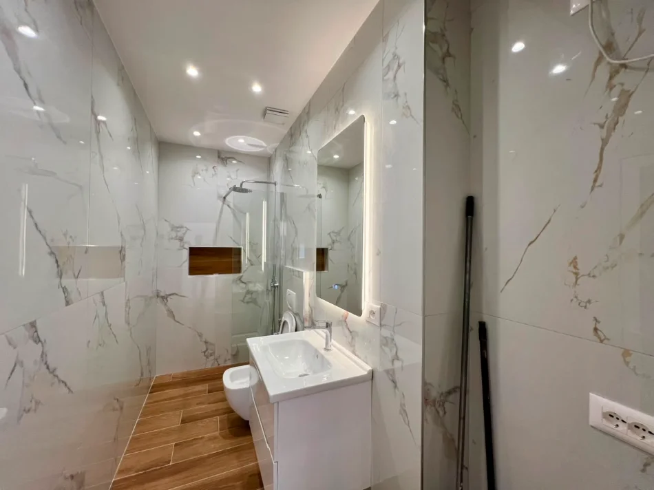 Tirane, shitet apartament 2+1+Ballkon Kati 4, 64 m² 168.000 € (Rruga 4 Deshmoret)