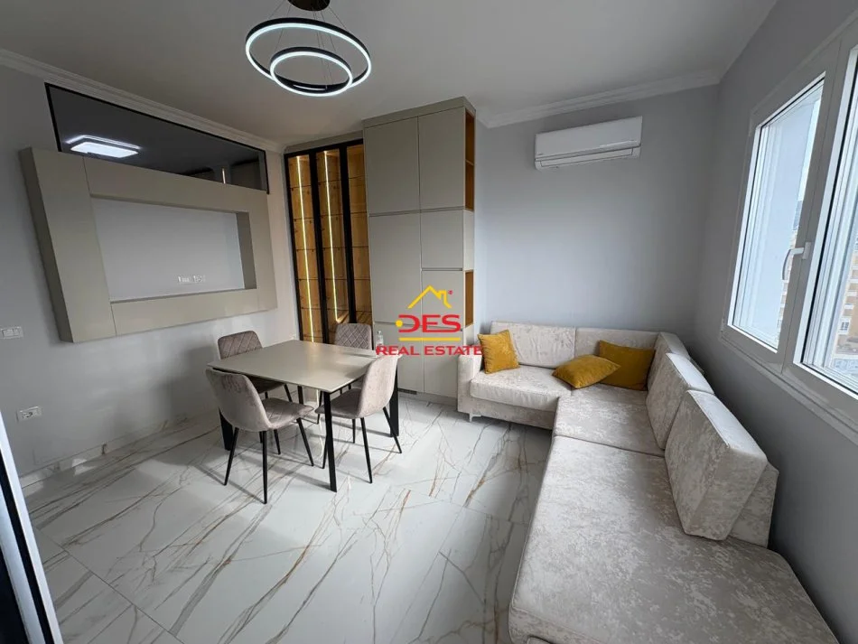 Vlore, jepet me qera apartament 2+1+Ballkon Kati 6, 90 m² 500 € (Rruga Irakli Pylli)