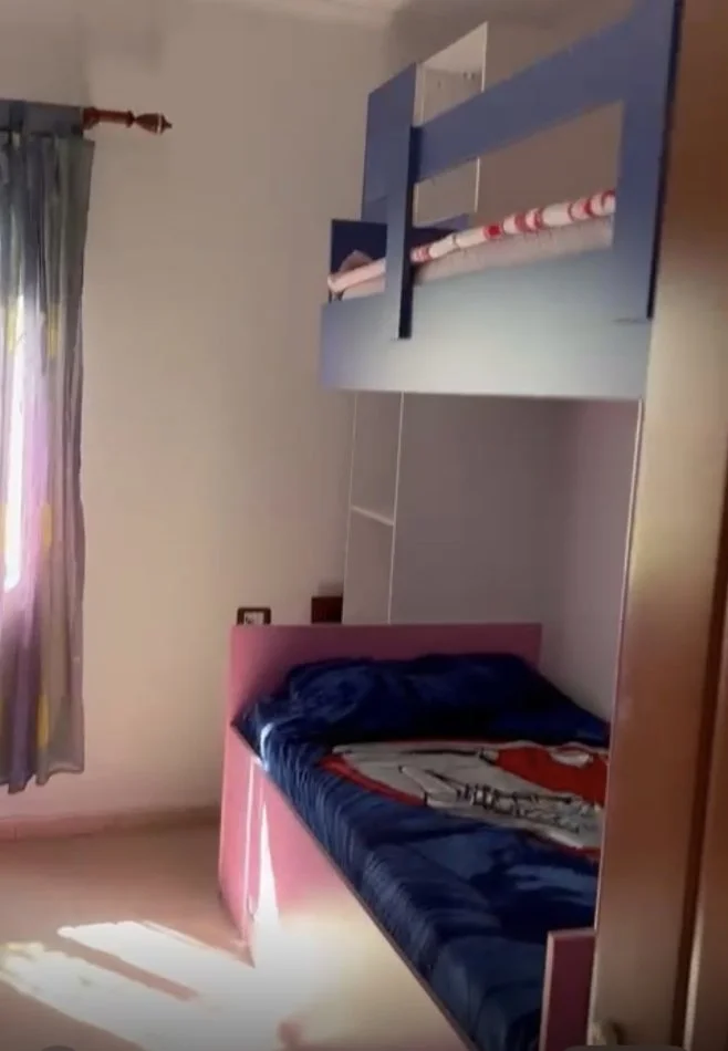 Tirane, jepet me qera shtepi 1+1+Ballkon Kati 1, 400m² 350 € (Rruga teleferikut,Fresk)