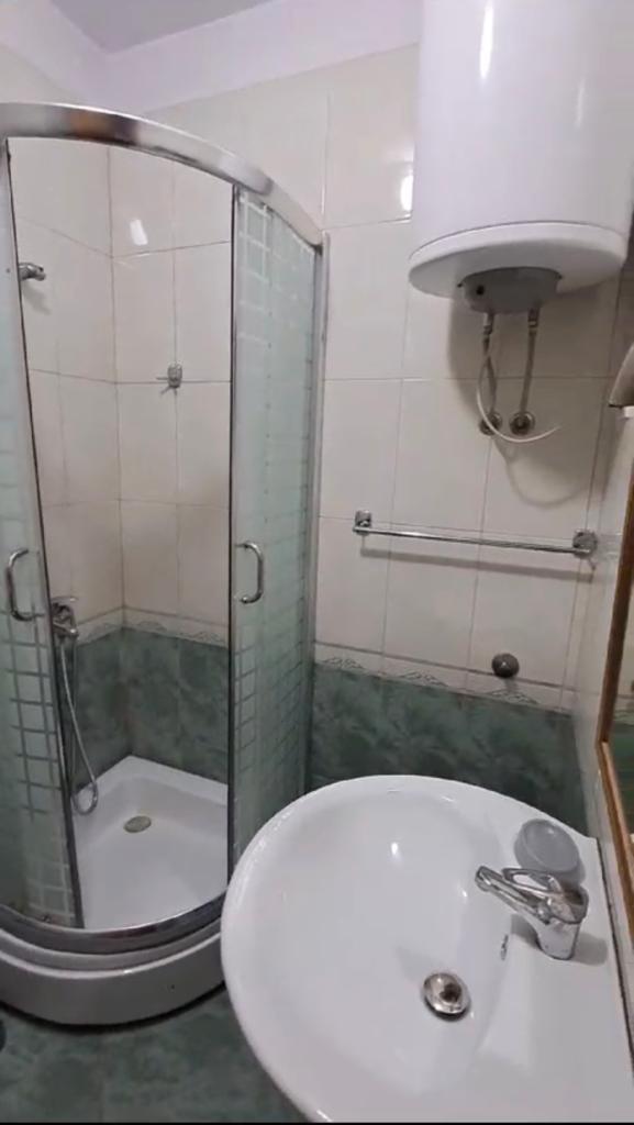 Tirane, jepet me qera apartament 2+1+BLK Kati 7, 120 m² 47.000 Leke (rruga Reshit Petrela)