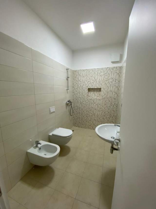 Super mundesi ....Tirane, jepet me qera apartament 3+1 Kati 1, 128 m² 450 Euro (Don Bosko)