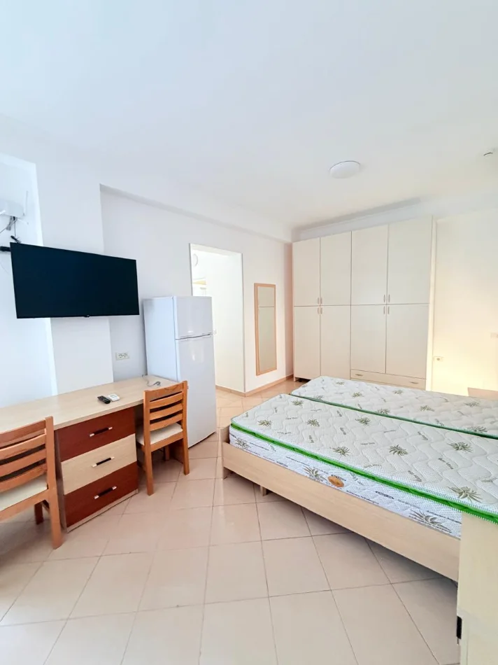 Durres, jepet me qera garsonier Studio Kati 1,