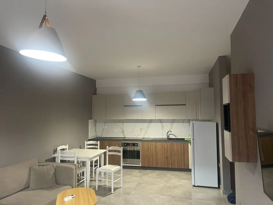 Tirane, jepet me qera apartament 2+1 Kati 6, 105 m² 550 € 