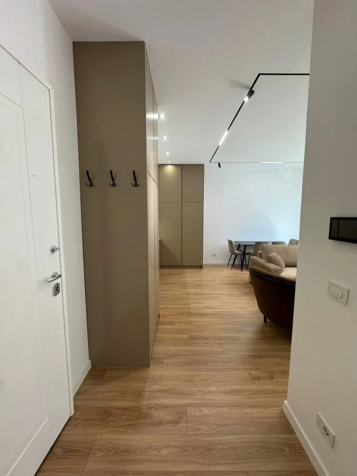 Tirane, jepet me qera apartament 1+1+Ballkon Kati 5, 72 m² 1.000 € (Kompleksi DELIJORGJI)