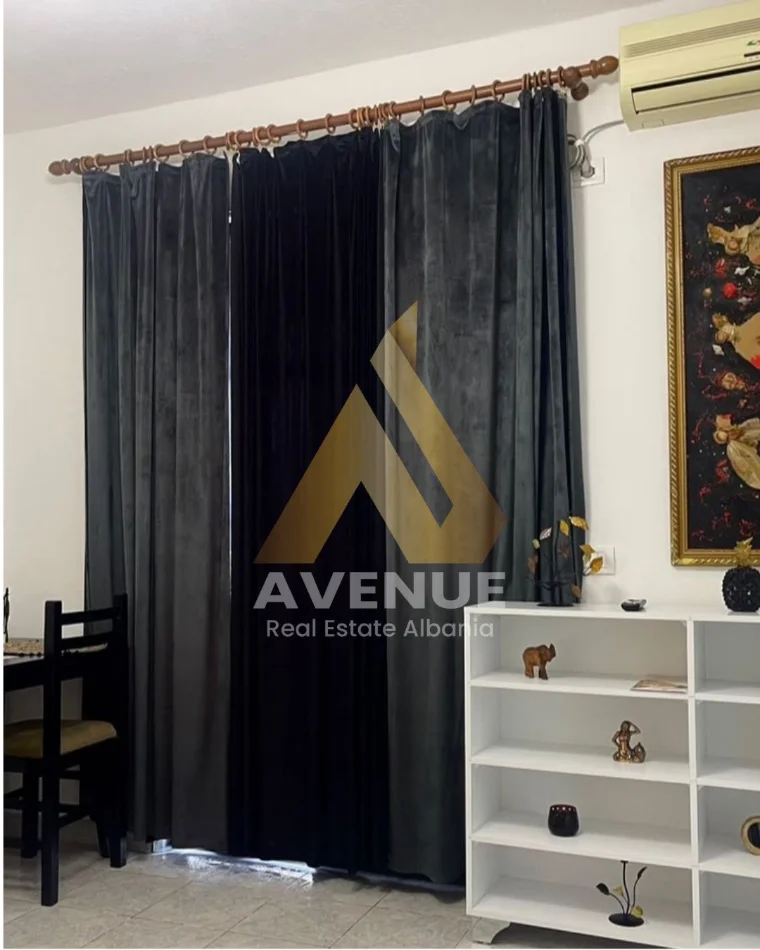Tirane, Ish Restorant Durresi jepet me qera garsonier 1+1 Kati 7, 38 m² 380 € (Rruga Ferit Xhajko)