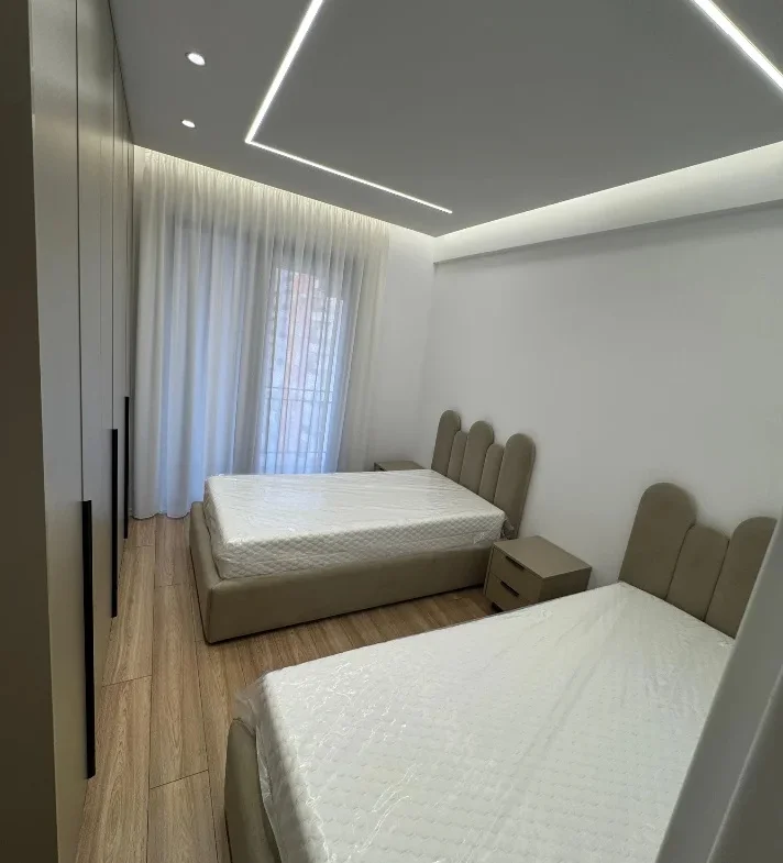 Tirane, jepet me qera apartament 2+1 Kati 6, 110 m² 760 € (sokrat miho)