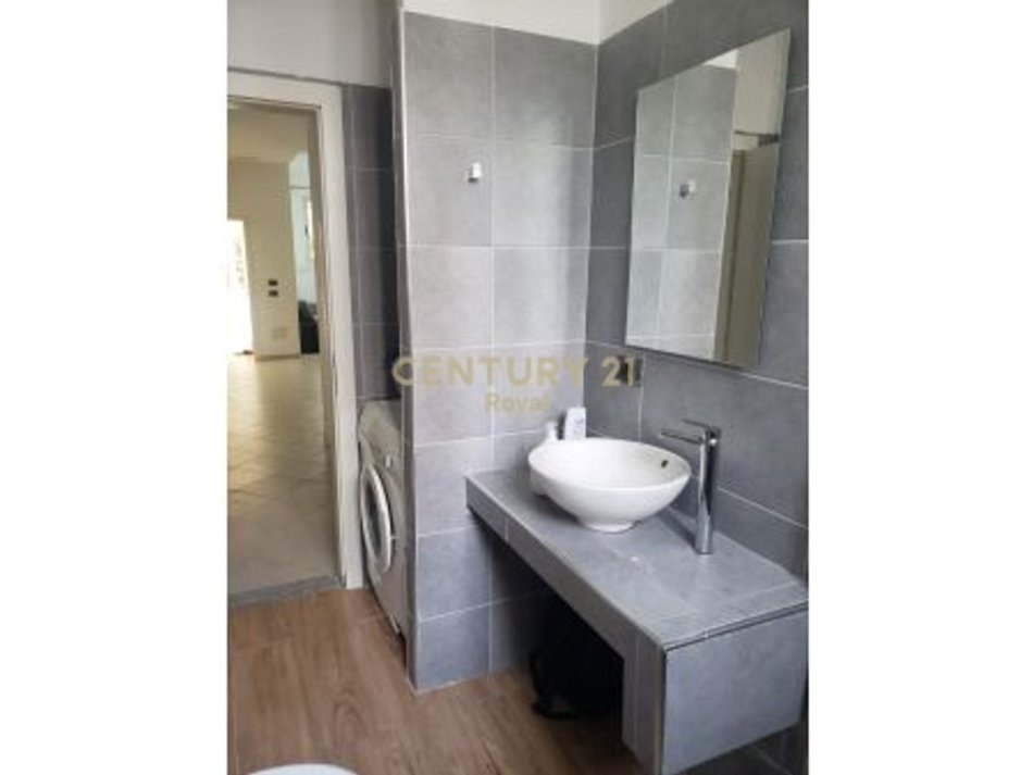 Tirane, shes apartament 1+1 Kati 1, 71 m² 76.000 € (Fresku)