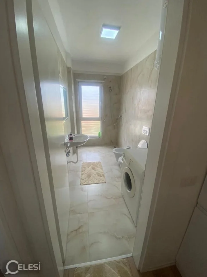 Tirane, jepet me qera apartament 1+1+Ballkon Kati 3, 74 m² 550 € (RRUGA 5 MAJI)