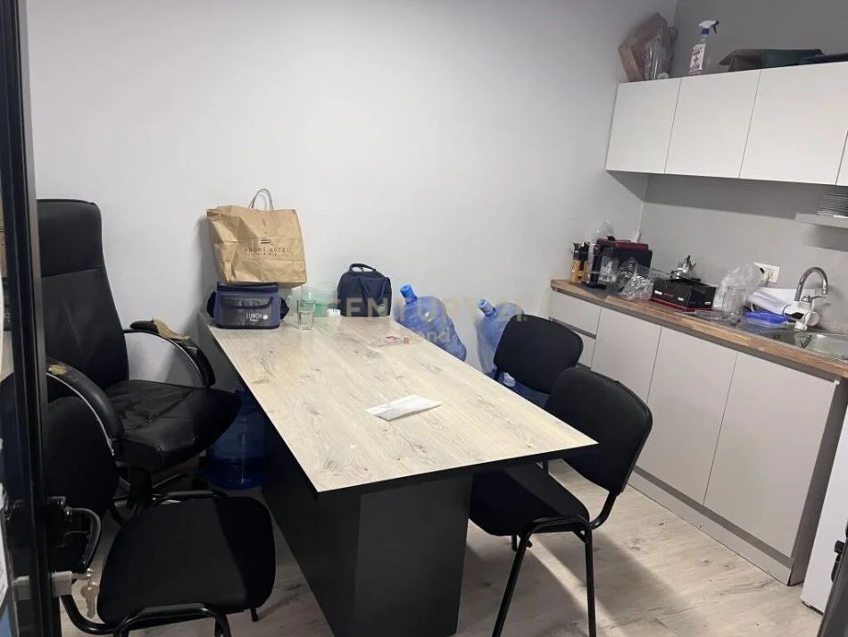 Tirane, shitet apartament 2+1 Kati 1, 118 m² 380.000 € (Rr. Nikola Tupe)