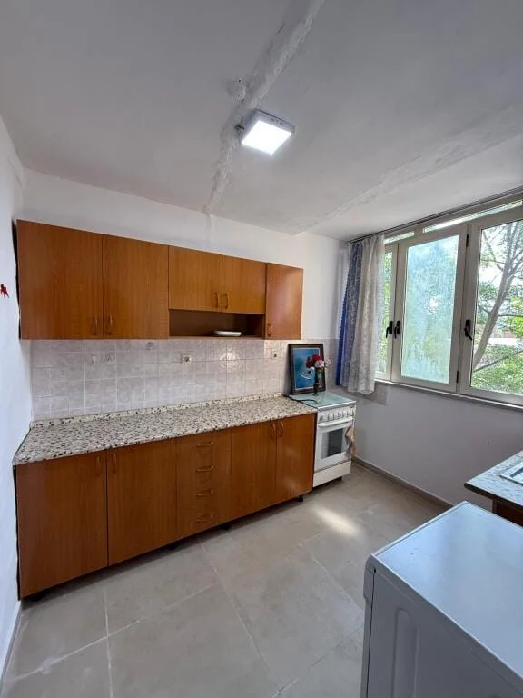 Tirane, jepet me qera apartament 2+1+Ballkon Kati 4, 81 m² 500 € (Prane Mozaikut Te Tiranes)