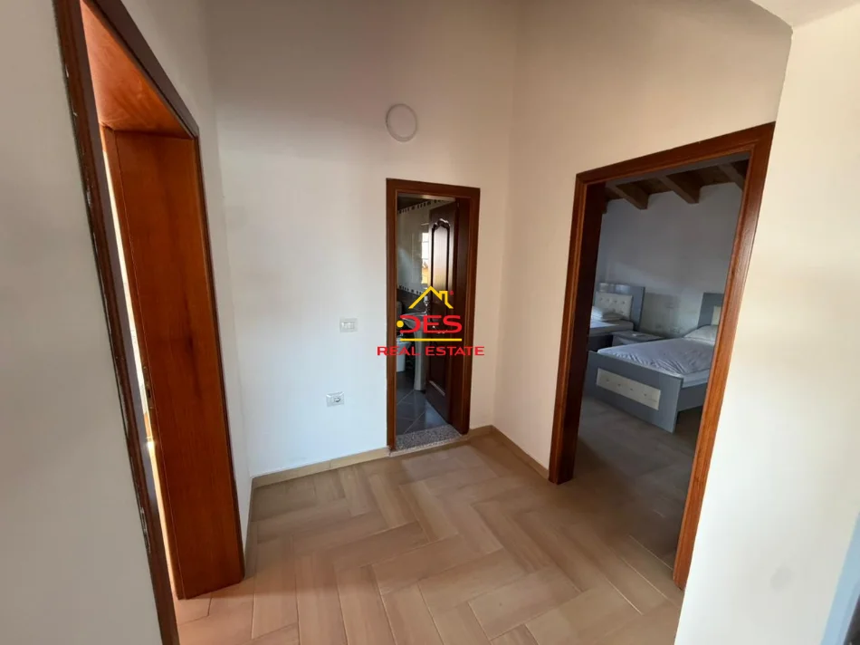 Vlore, jepet me qera Vile 3+1+Ballkon Kati 4, 110 m² 500 € (Rruga Sokrat Leka)