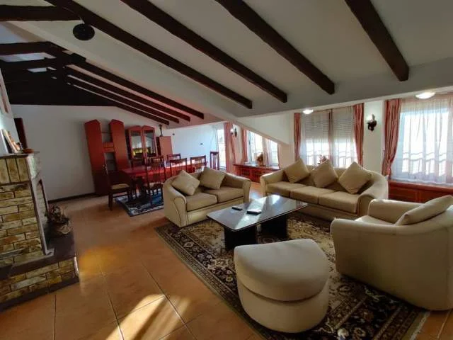 Tirane, shes Penthouse 3+1+BLK Kati 12, 459 m² 300.000 Euro (Blloku)