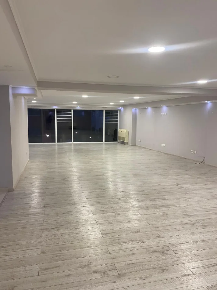 Tirane, shitet ambjent biznesi Kati 0, 134 m² 300.000 € (Hoxha Tahsim)