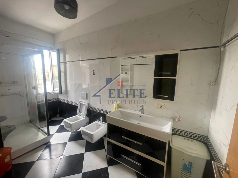 Tirane, jepet me qera Vile 3+1+Aneks+Ballkon Kati 2, 240 m² 900 € (Jordan Misja)