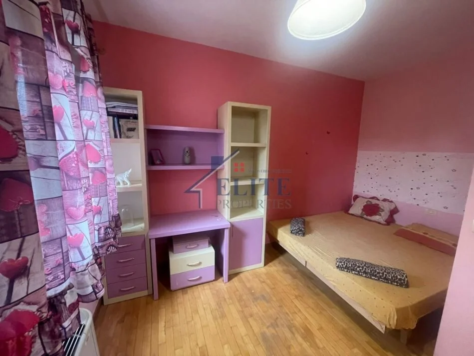 Tirane, jepet me qera Vile 3+1+Aneks+Ballkon Kati 2, 240 m² 900 € (Jordan Misja)