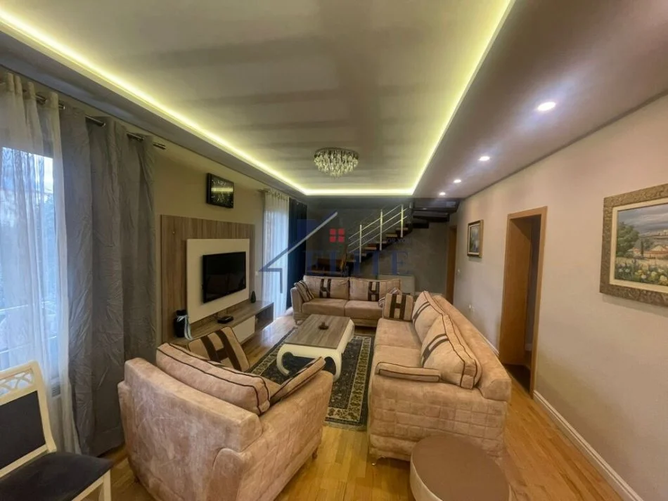 Tirane, jepet me qera apartament duplex 3+1+Aneks+Ballkon Kati 2, 240 m² 1.100 € (Jordan Misja)