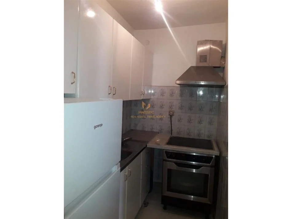 Tirane, jepet me qera apartament 2+1+Ballkon Kati 5, 80 m² 450 € (rruga asim vokshi)