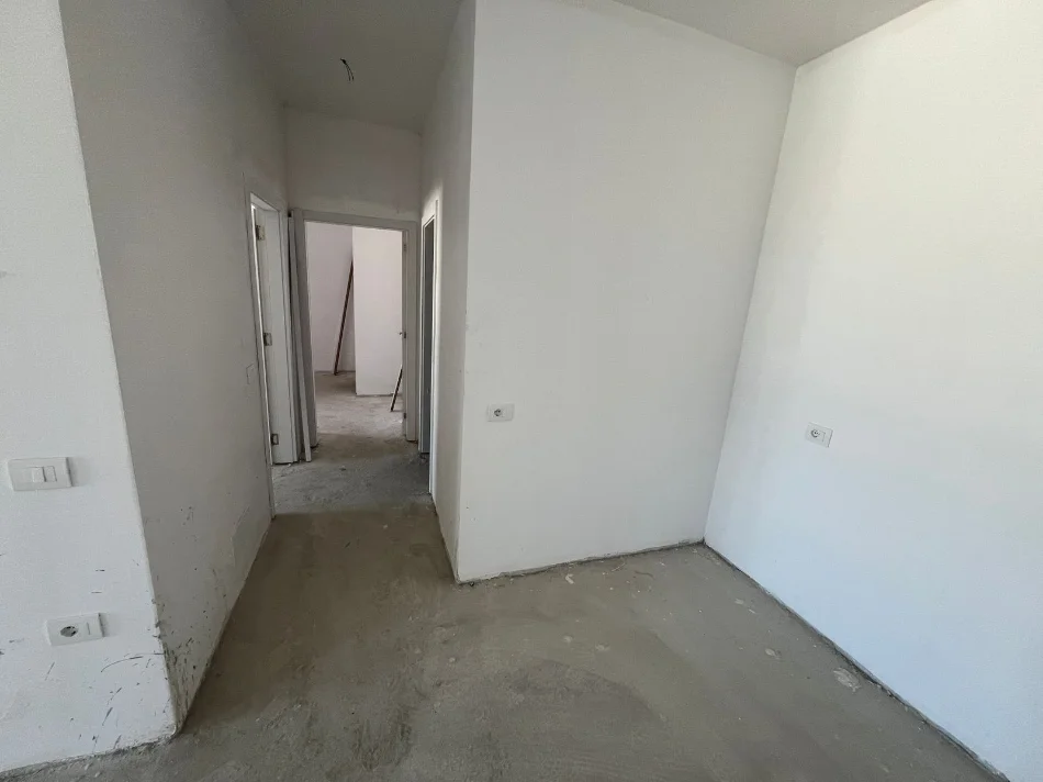 Tirane, shitet apartament 2+1+Ballkon Kati 8, 108 m² 169.000 € (Rruga 5 Maj)