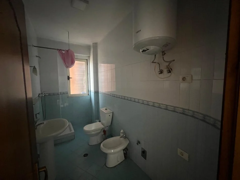 Tirane, shes apartament 2+1+Aneks+Ballkon Kati 9, 95 m² 175.000 € (KOMUNA E PARISIT)