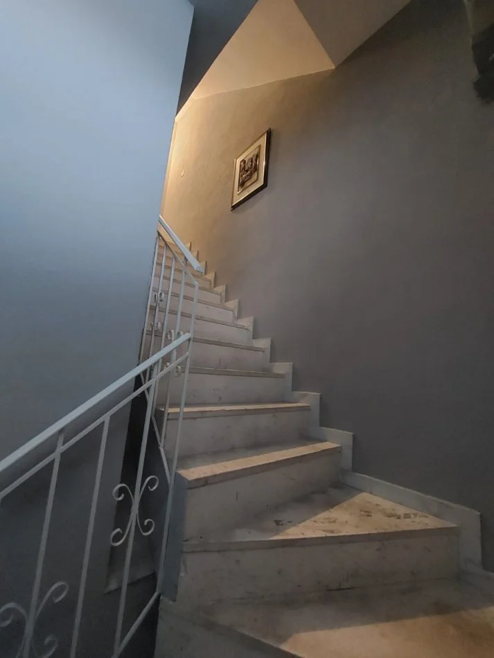 Tirane, jepet me qera apartament 3 Katshe , 210 m² 1.200 € 