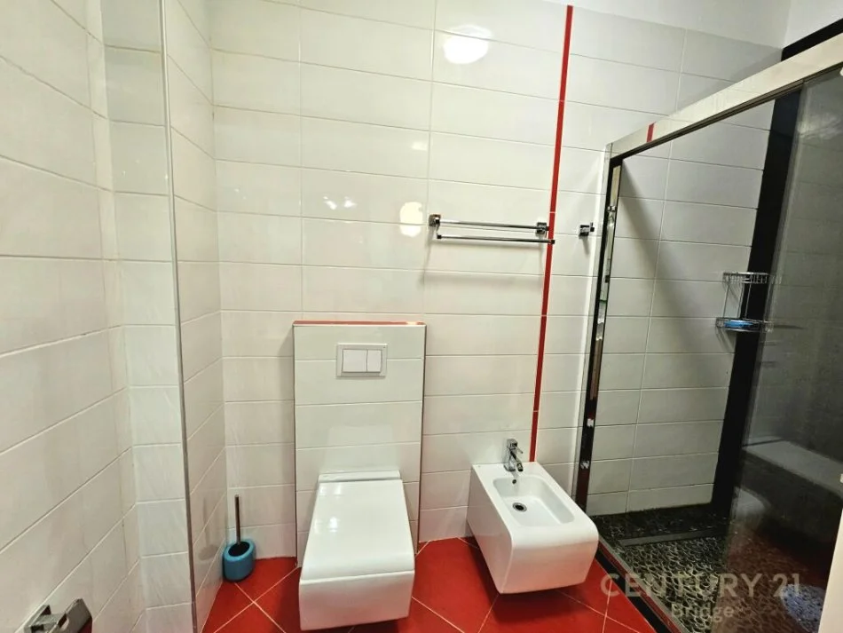 Tirane, jepet me qera apartament 3+1 Kati 4, 400 m² 1.500 € (KOPESHTI BOTANIK)