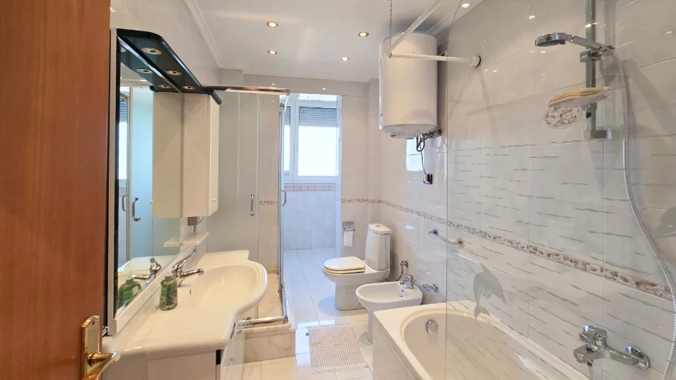 Tirane, jepet me qera apartament 2+1 Kati 6, 117 m² 1.200 € 