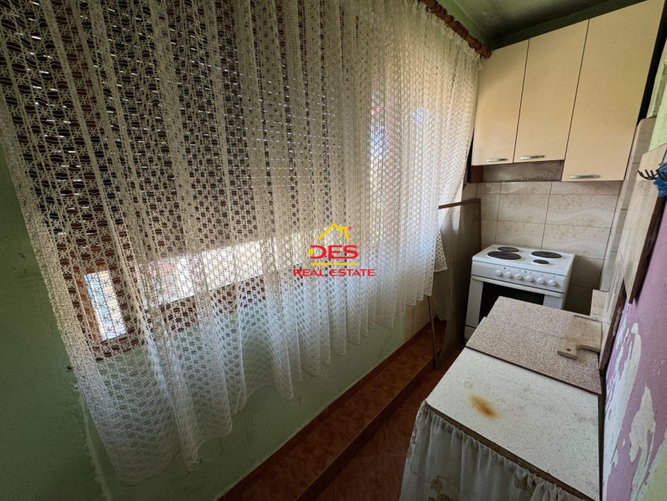 Vlore, jepet me qera apartament 1+1+Ballkon Kati 3, 85 m² 300 € (Rruga Osman Haxhiu)