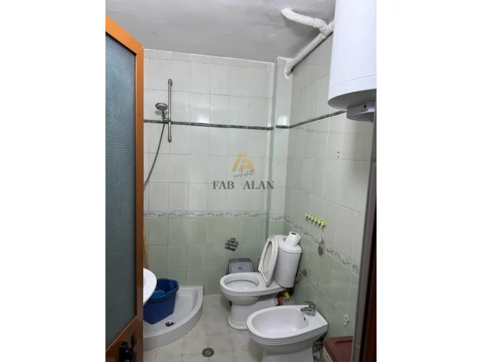 Tirane, shitet apartament 2+1 Kati 5, 102 m² 130.000 € (Laprake)