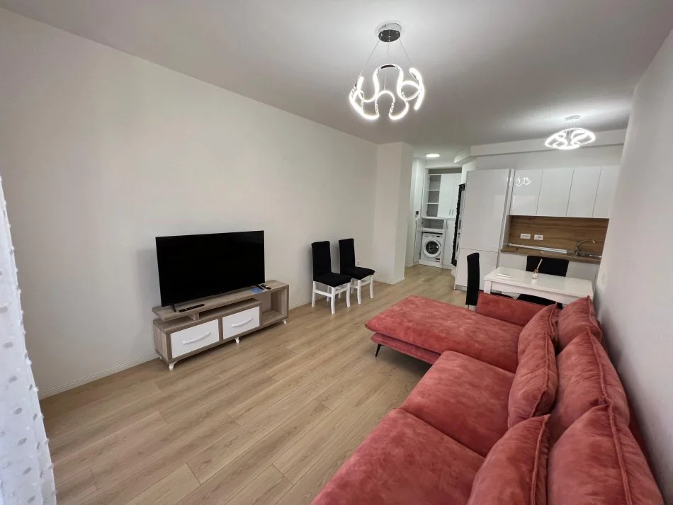 Tirane, jepet me qera apartament 1+1+Ballkon Kati 3, 57 m² 600 € (21 dhjetori)