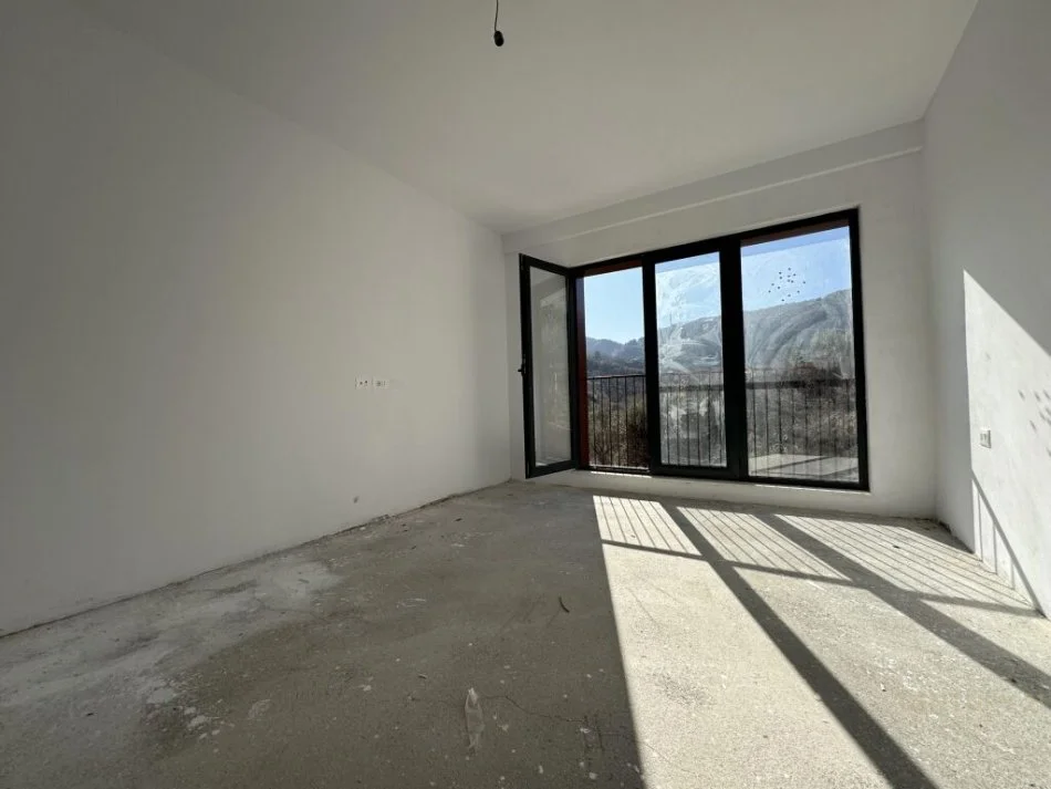 SHITET APARTAMENT 2+1+2 TEK KODRA E DIELLIT !