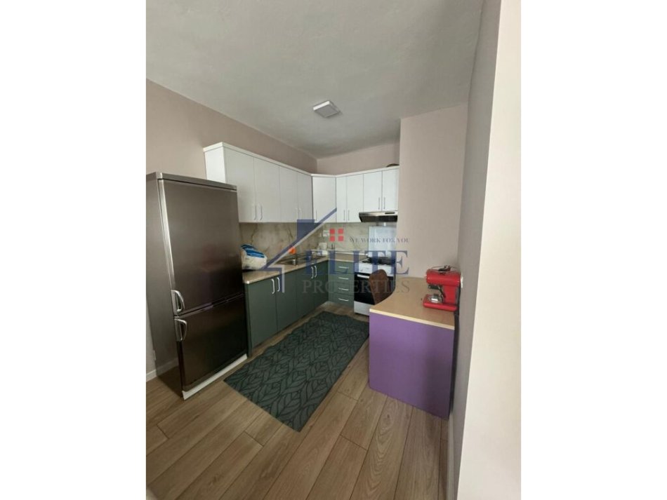 Tirane, jepet me qera apartament 2+1+Ballkon Kati 4, 100 m² 500 € (Fresku)