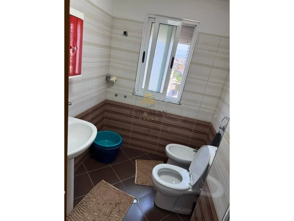 Tirane, shitet apartament 2+1 Kati 5, 102 m² 130.000 € (Laprake)