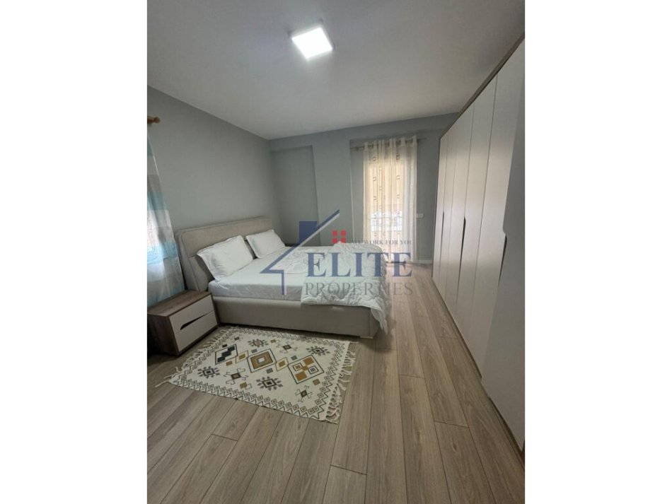 Tirane, jepet me qera apartament 2+1+Ballkon Kati 4, 100 m² 500 € (Fresku)