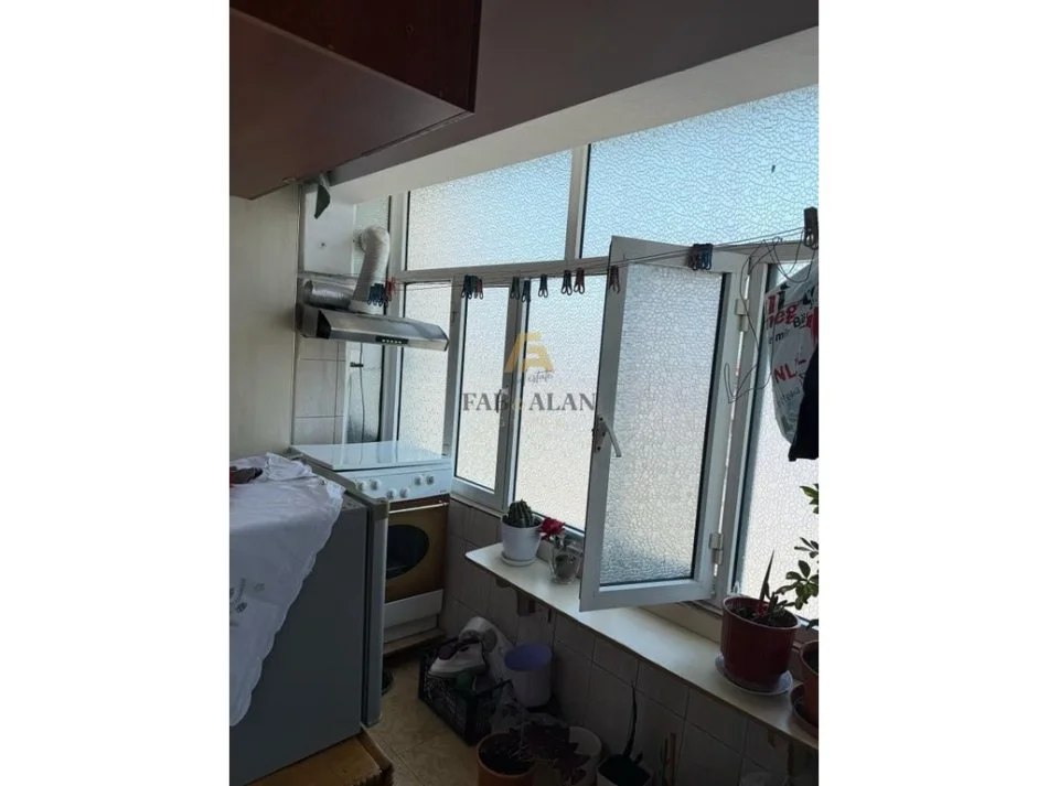 Tirane, shitet apartament 2+1 Kati 5, 102 m² 130.000 € (Laprake)