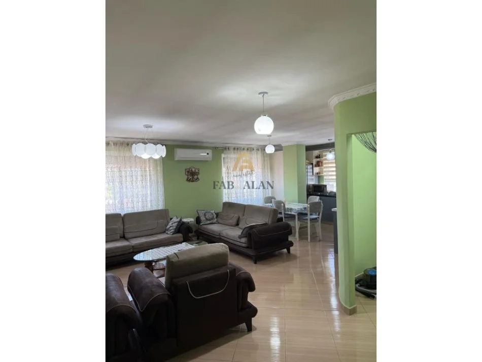 Tirane, shitet apartament 2+1 Kati 5, 102 m² 130.000 € (Laprake)