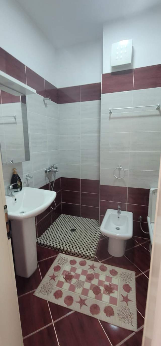 !!!DHENE!!!Durres, jepet me qera 2+1+BLK Kati 3, 113 m² 800 Euro (Vollga, Durres)