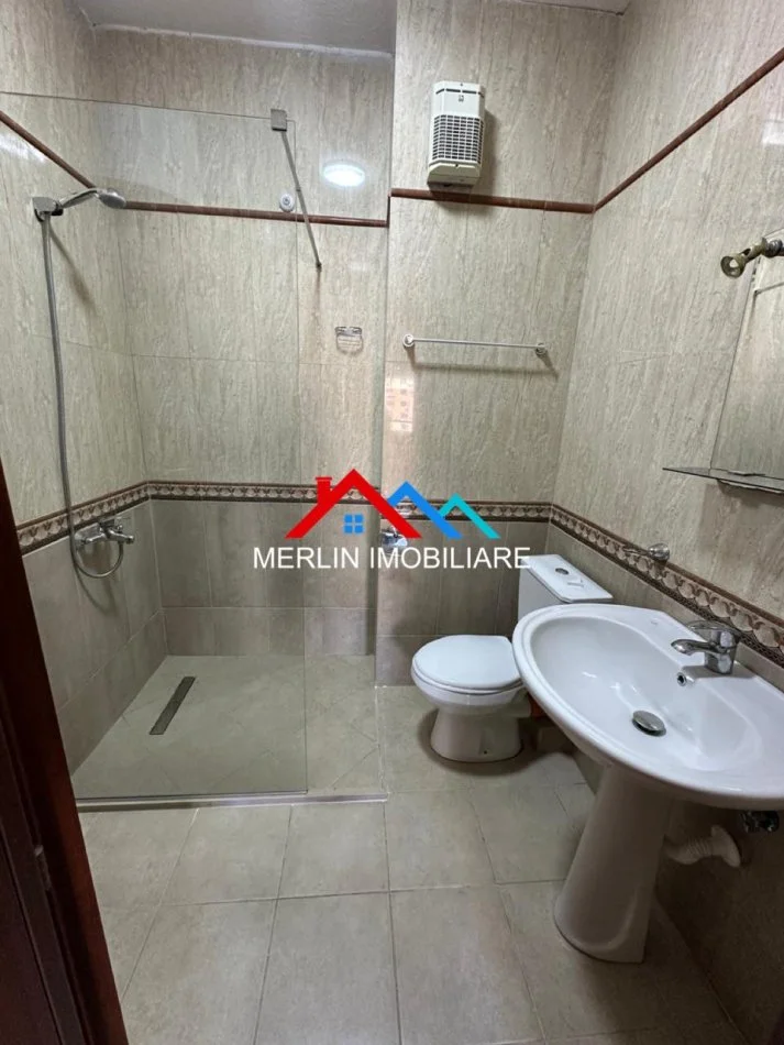 Shqiperi, jepet me qera zyre Kati 4, 110 m² 670 € (RRUGA SKENDER LUARASI,KOMUNA E PARISIT)